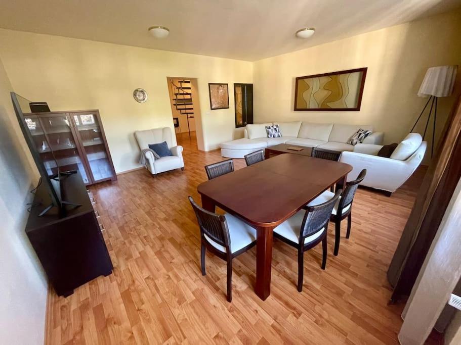 Huge Two Floor Apartment On The Park Colonnade With Free Parking For One Car, 160 Sqm Karlovy Vary Exterior photo
