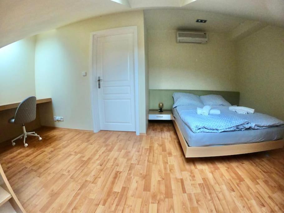 Huge Two Floor Apartment On The Park Colonnade With Free Parking For One Car, 160 Sqm Karlovy Vary Exterior photo